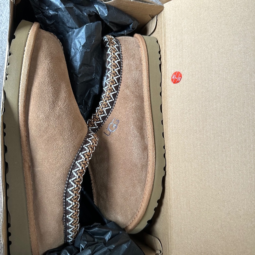UGG -tasman chestnut BRAND NEW